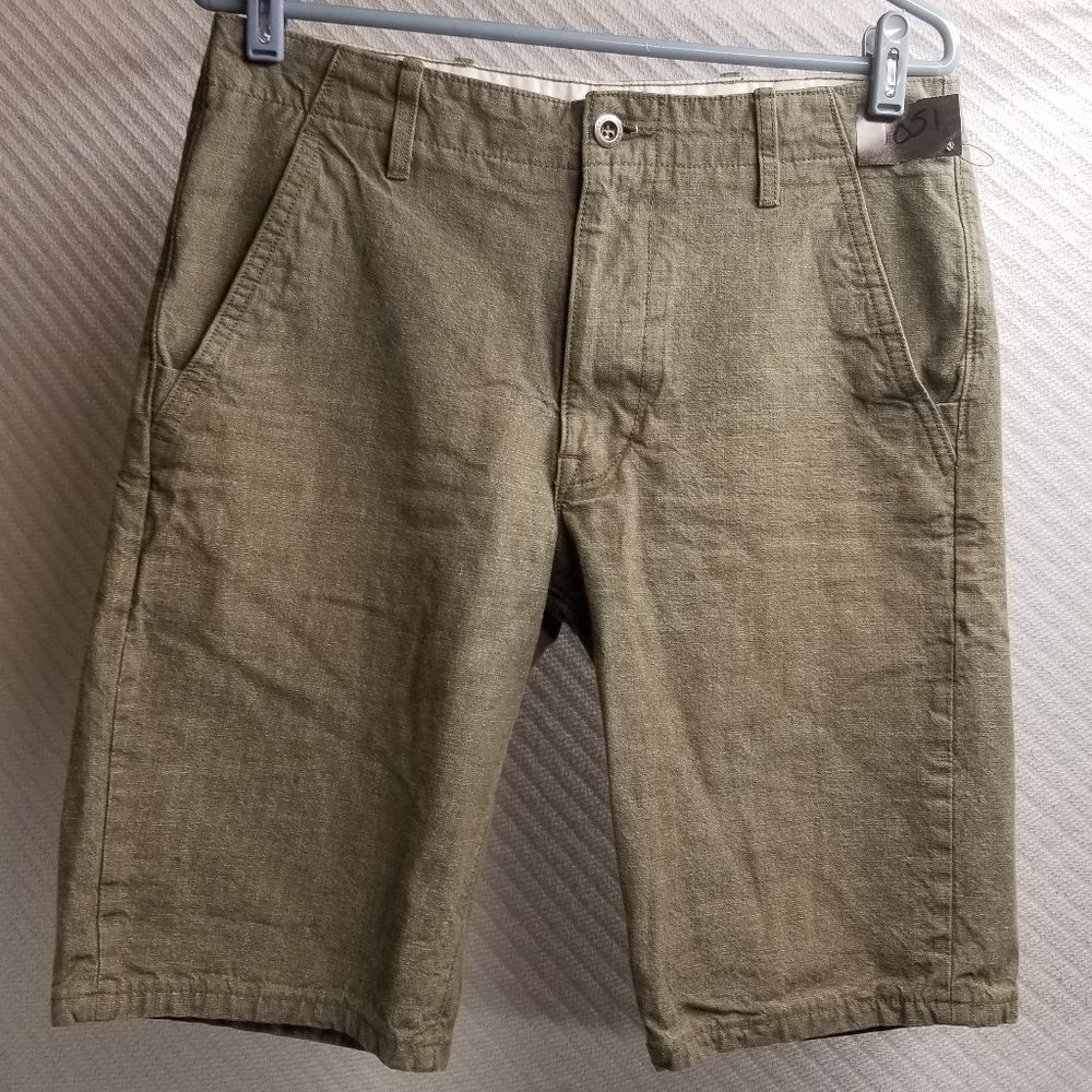 1051 - Levi's 31W Shorts